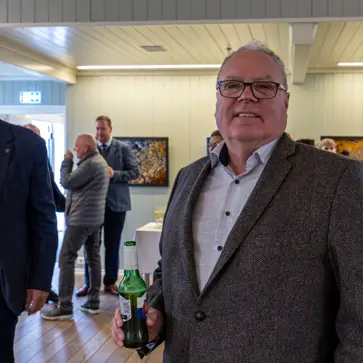 458645506 439503645779821 7284786728329124101 N